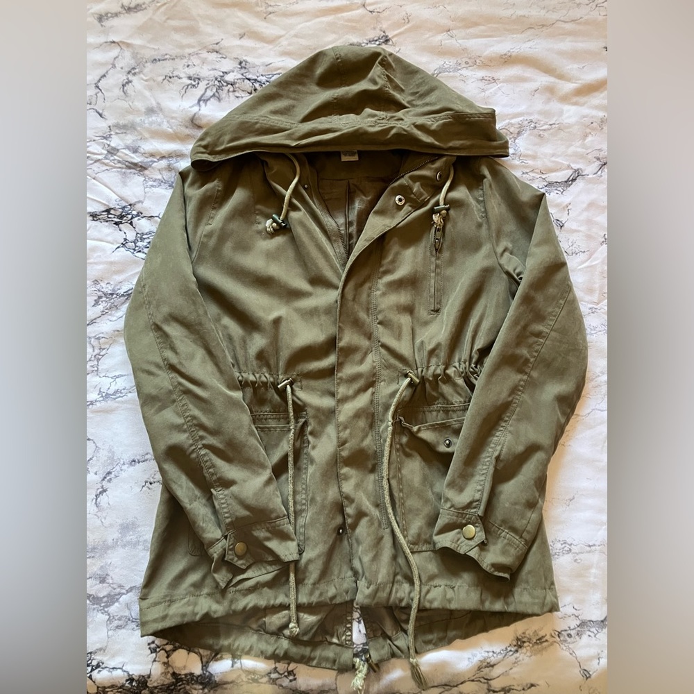 Olive green light trench